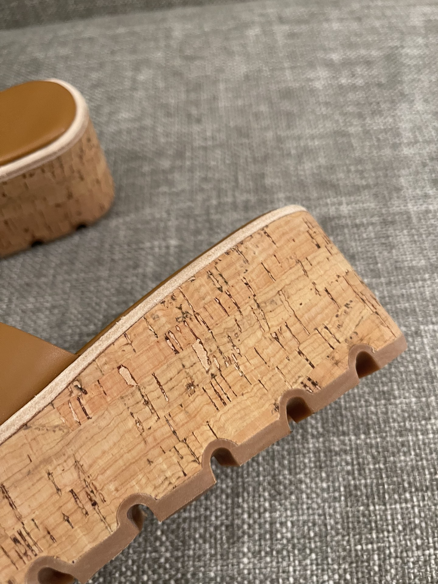 H**mes slippers