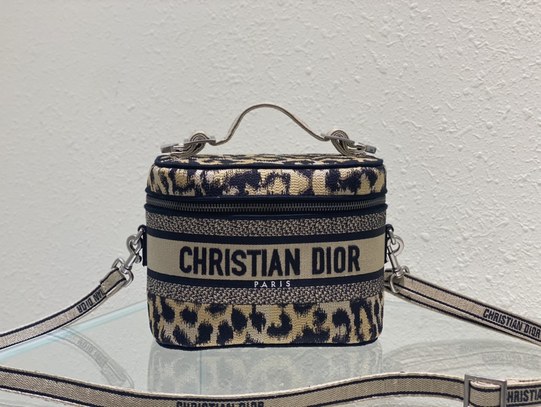D*or cosmetic bag-18*.5*13*10.5cm