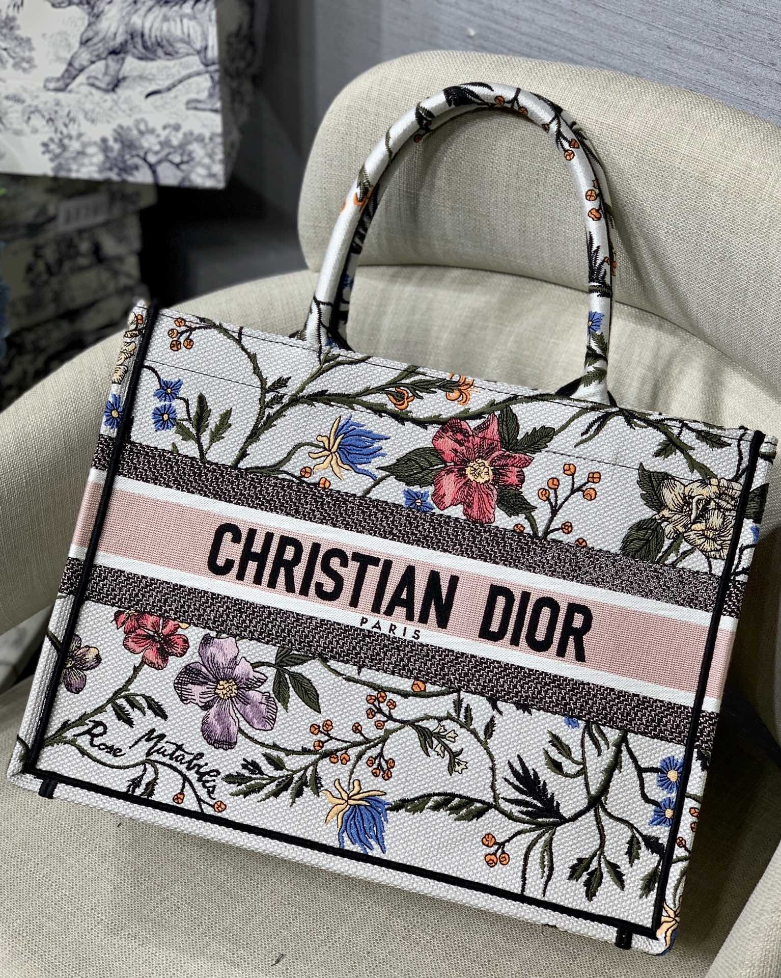 D*or small book tote-36.5cm
