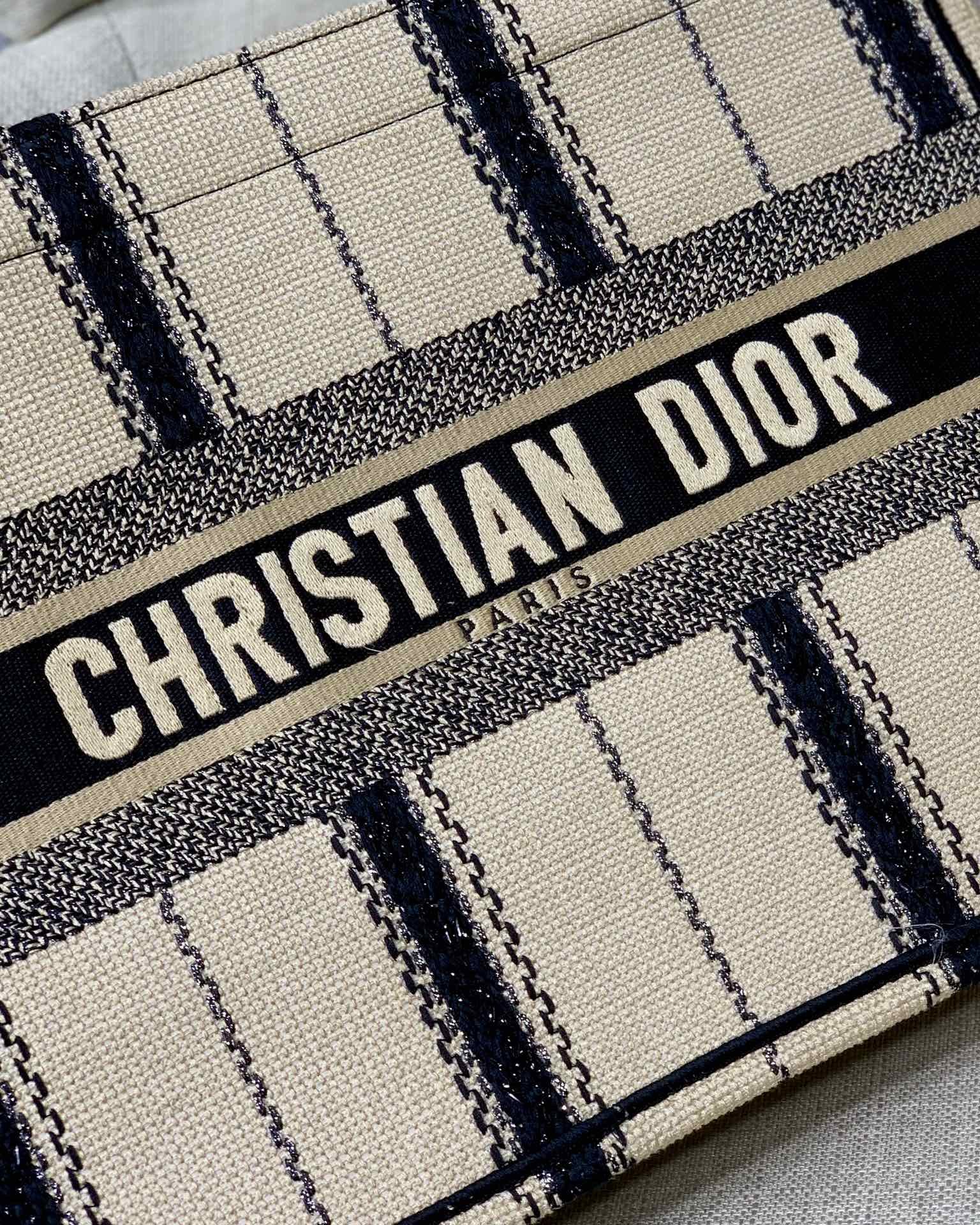D*or small book tote