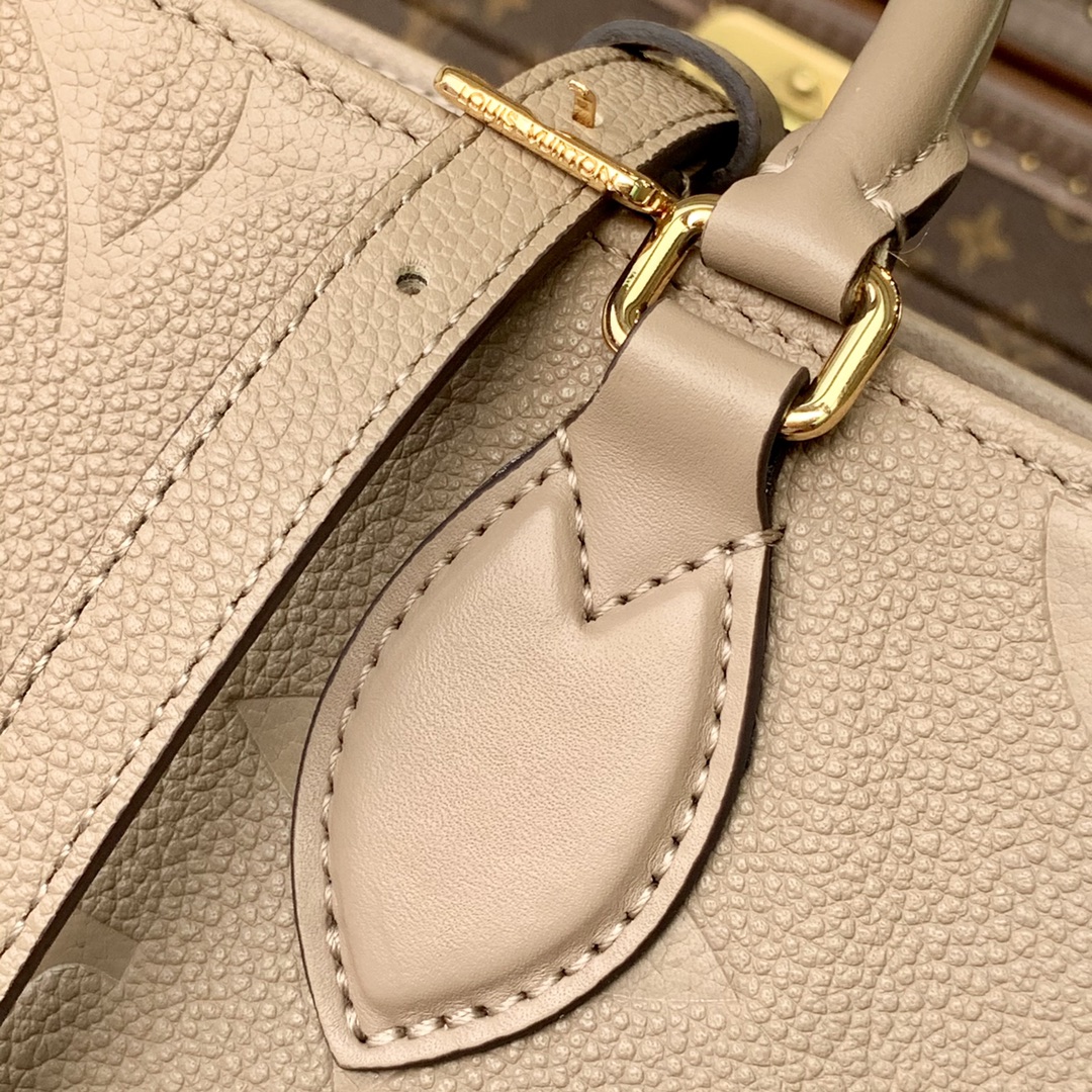 l0*is V*t0n onthego handbag-28*11*19cm