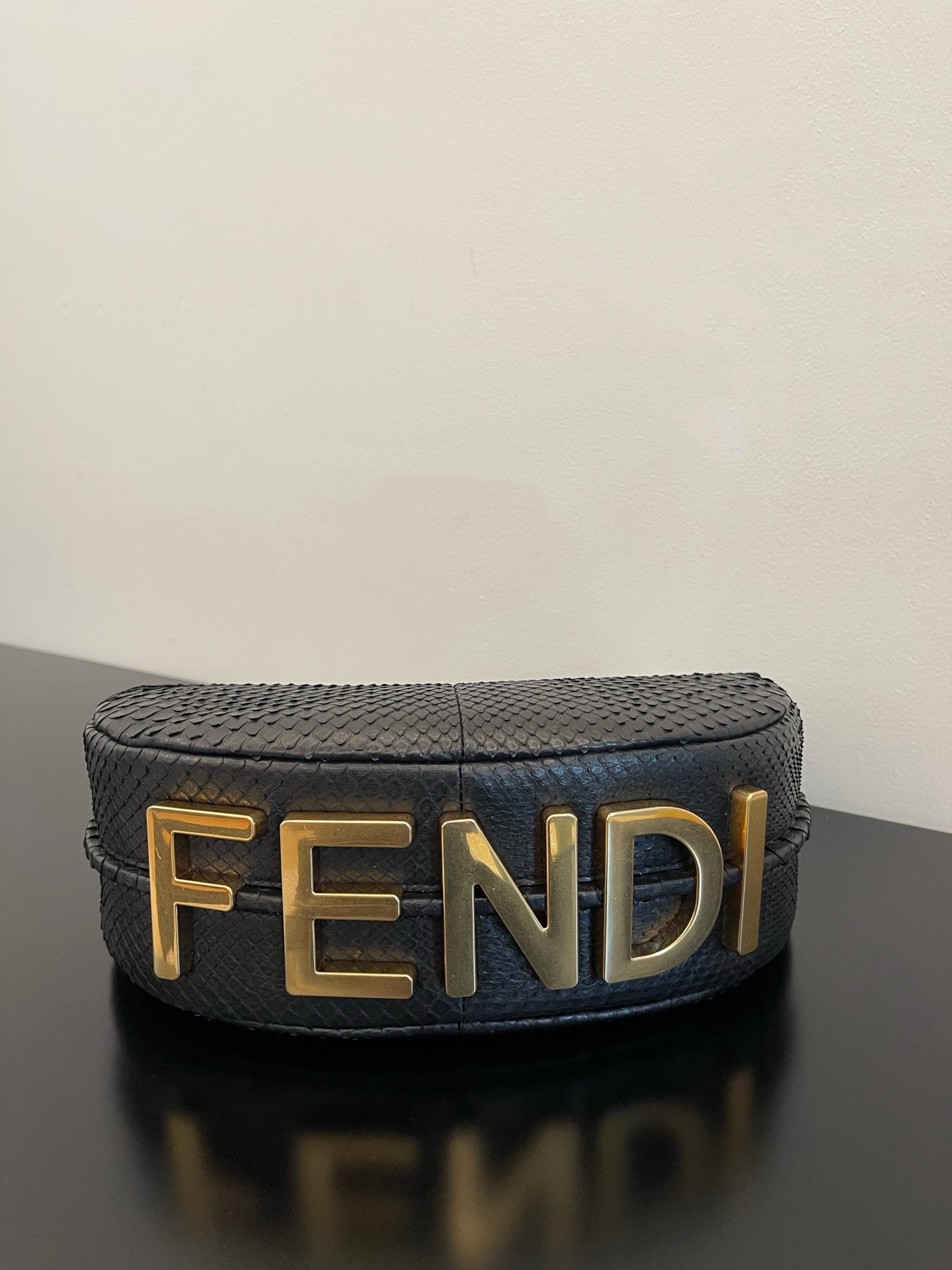 F**di praphy-29x24.5x10cm