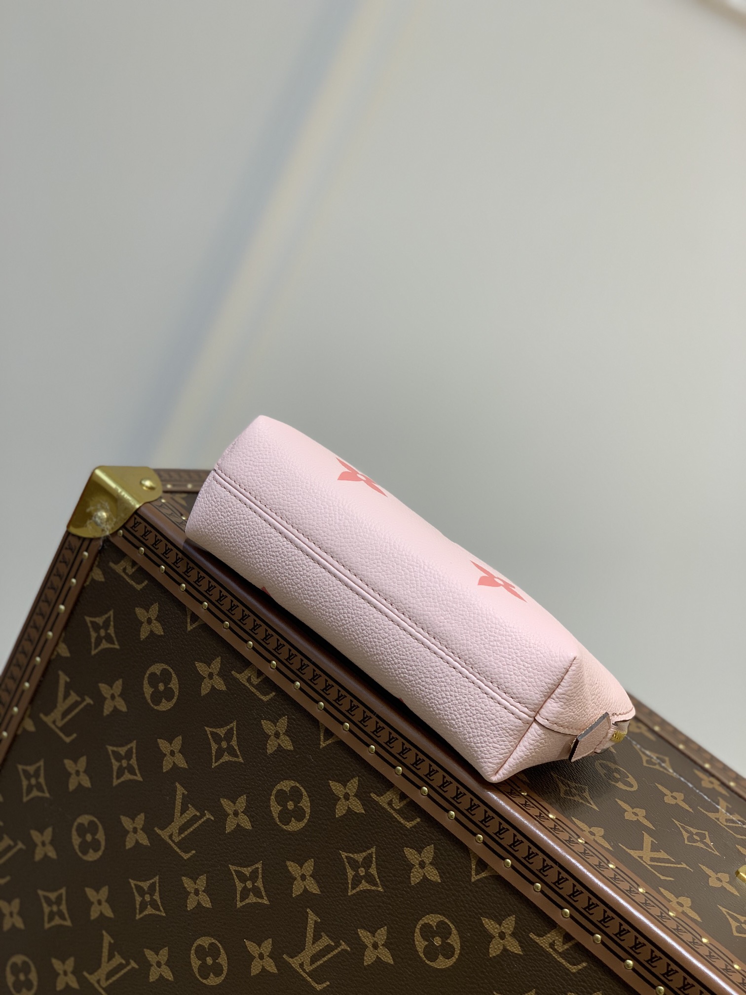 l0*is V*t0n cosmetic bag-19*12*6cm