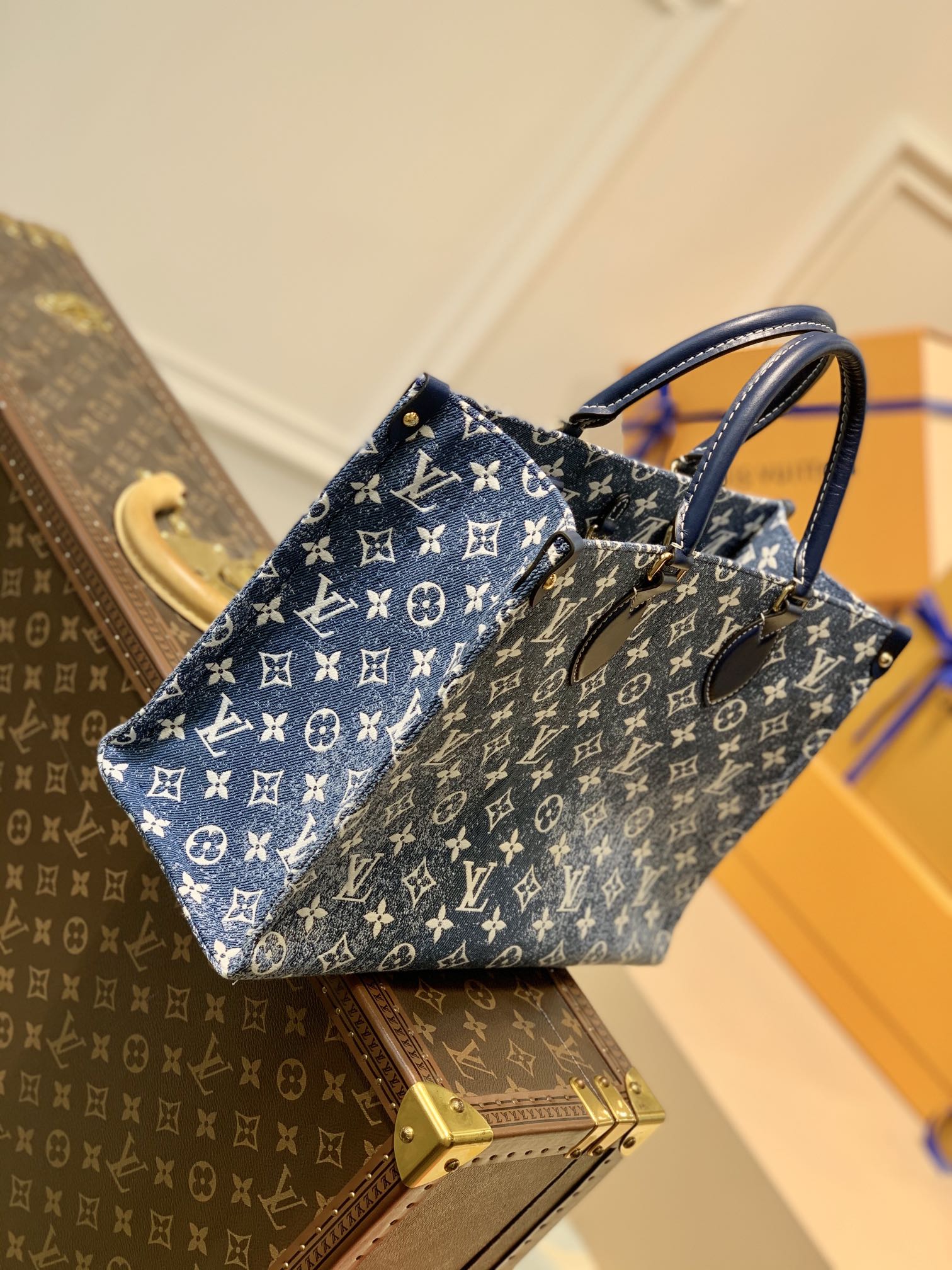 l0*is V*t0n onthego handbag-35*27*14cm