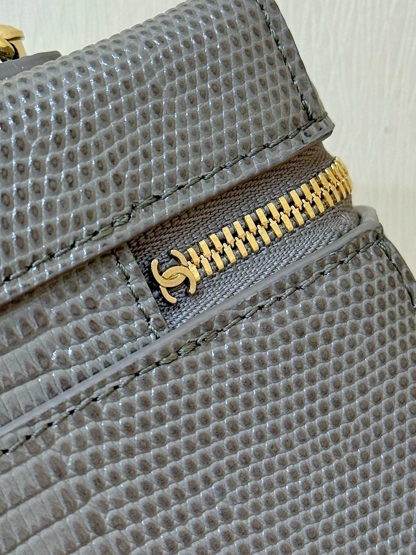 Chan*el Top Handle Long Vanity Case with Chain-23CM