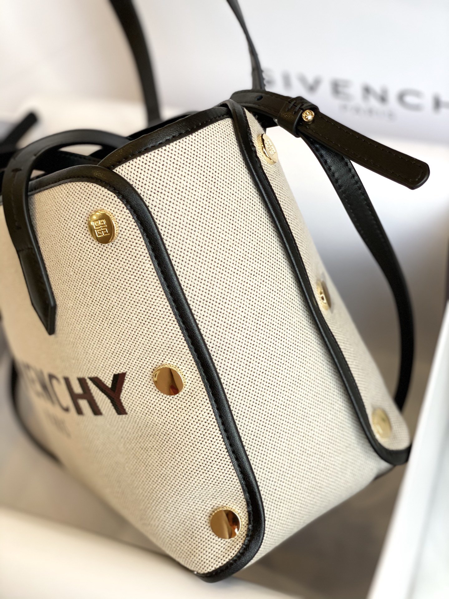 G1uenchy bond tote-21*32*14cm
