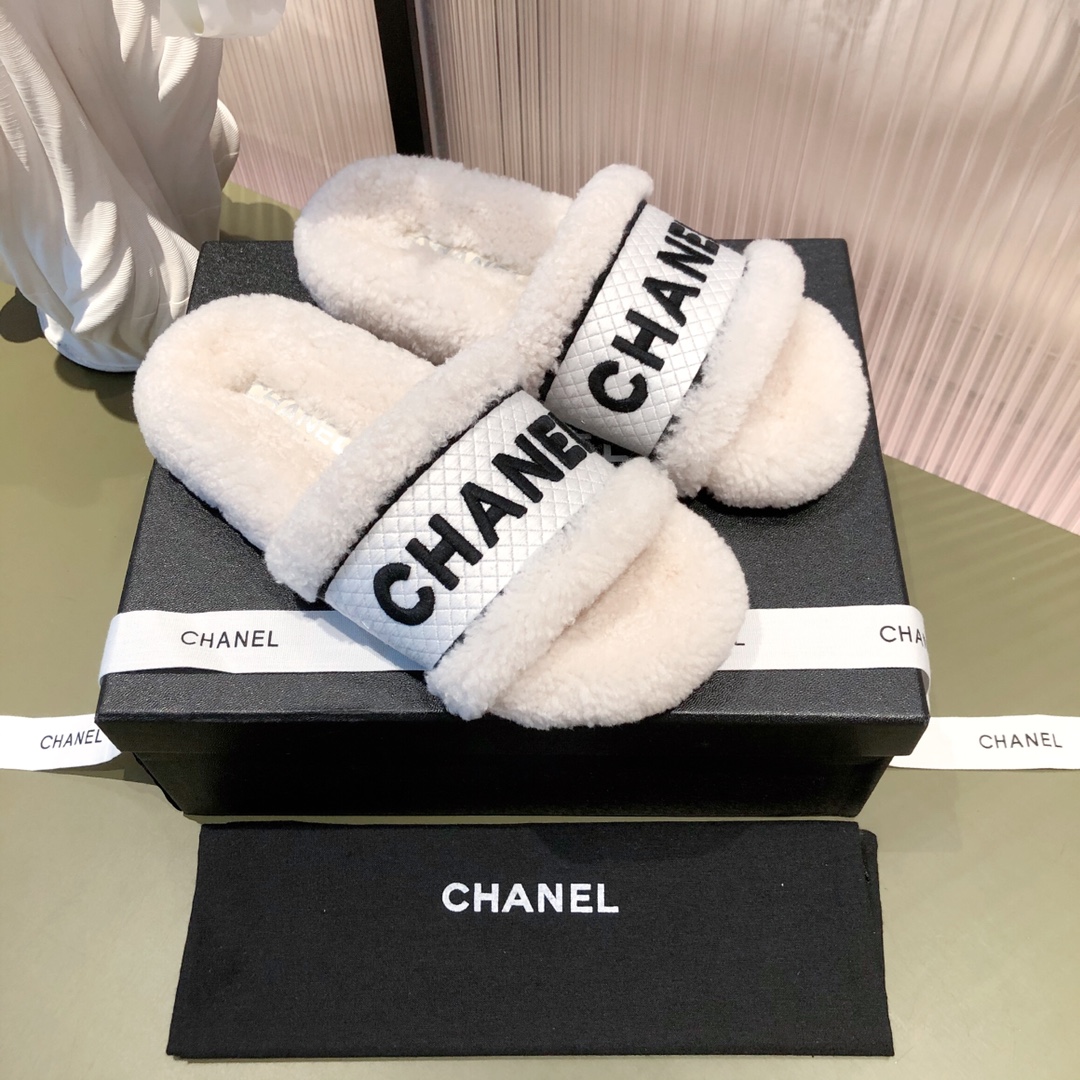 Ch@nel Slippers