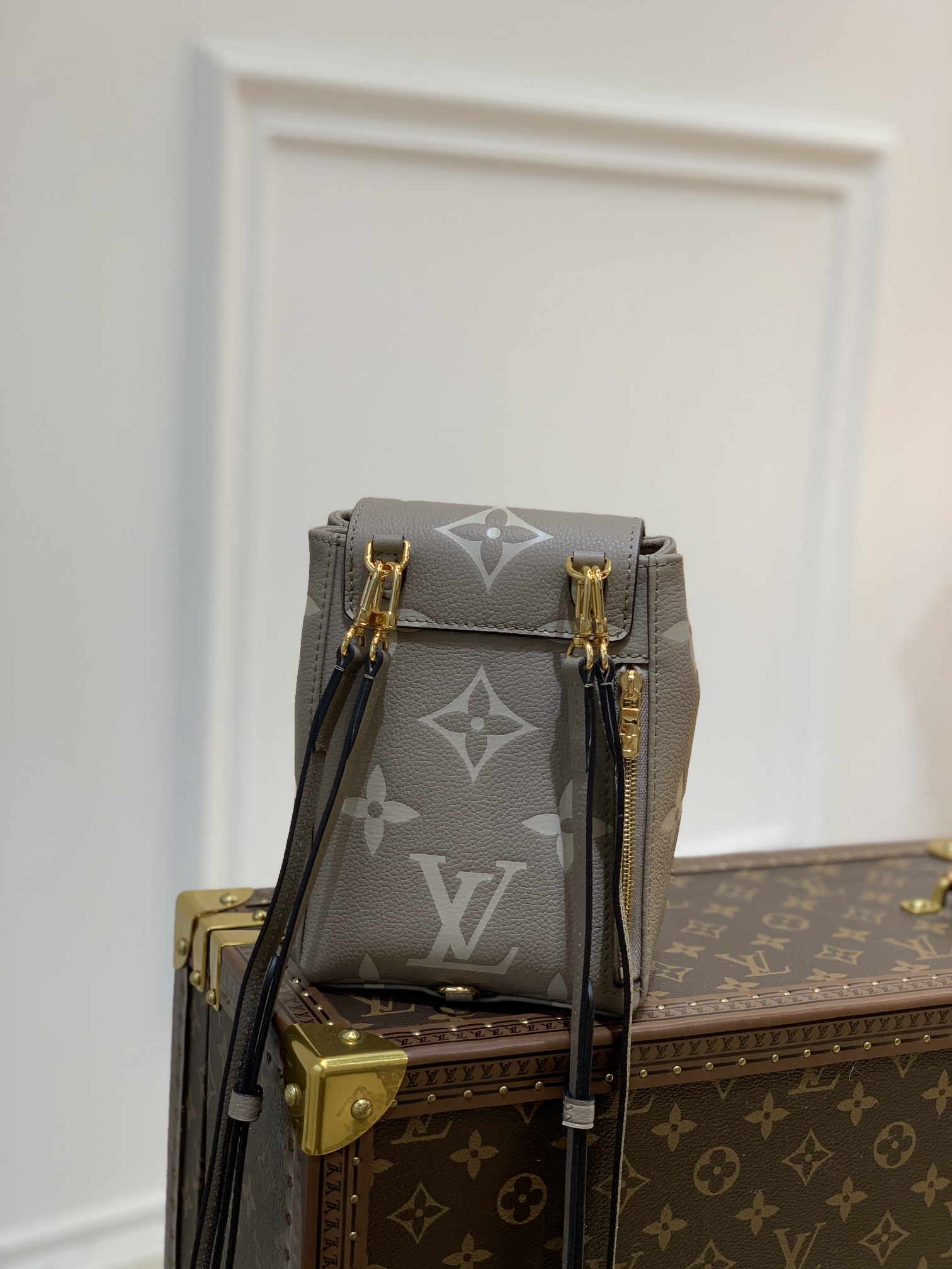l0*is V*t0n by the pool backpack m80738-13*19*8cm