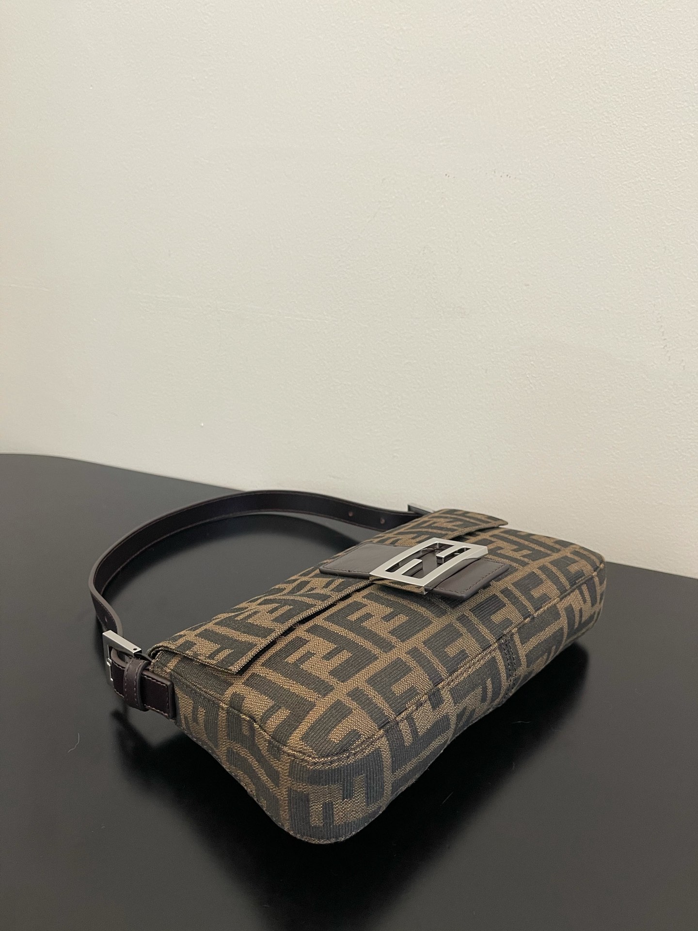 F**di medium baguette bag-26x15x4cm