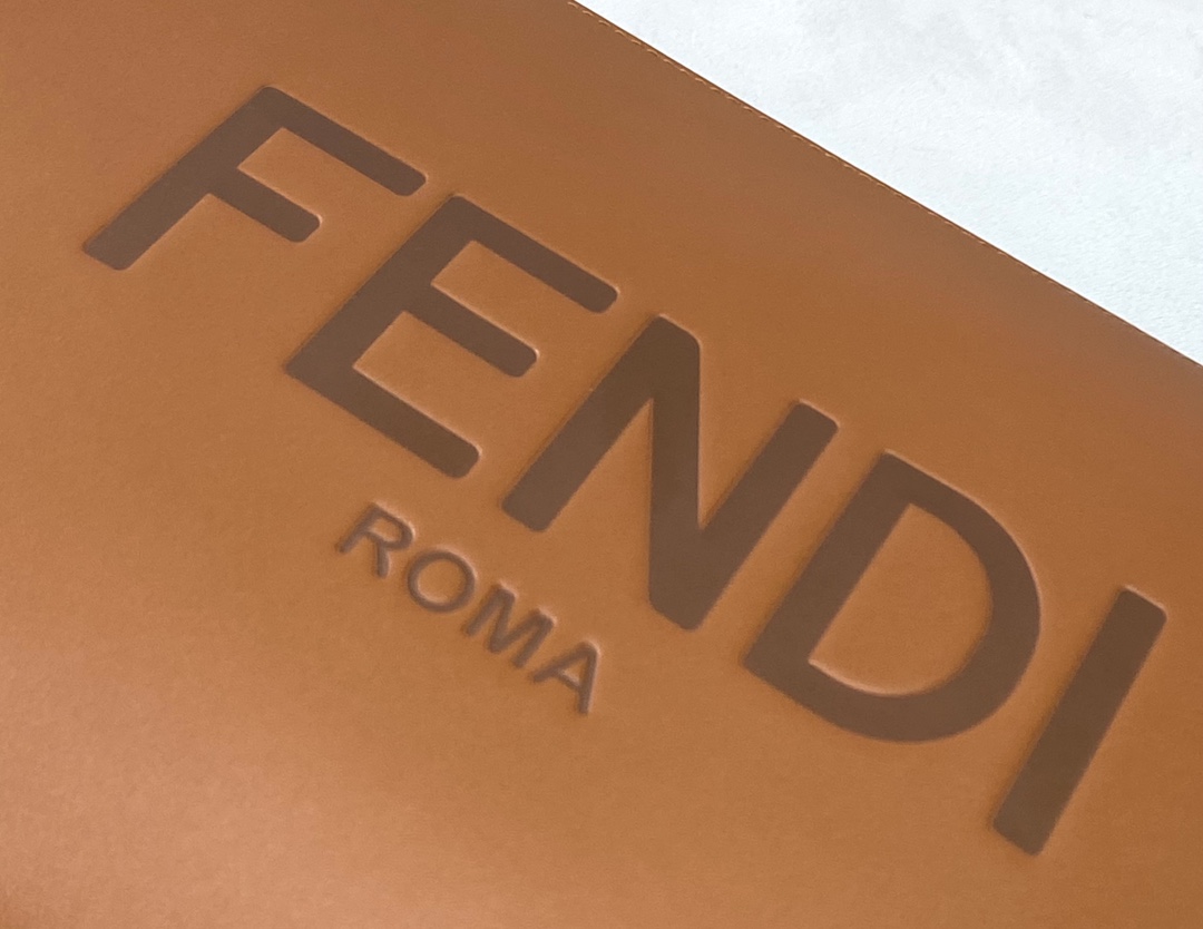 F**di pouch-27x4x20cm