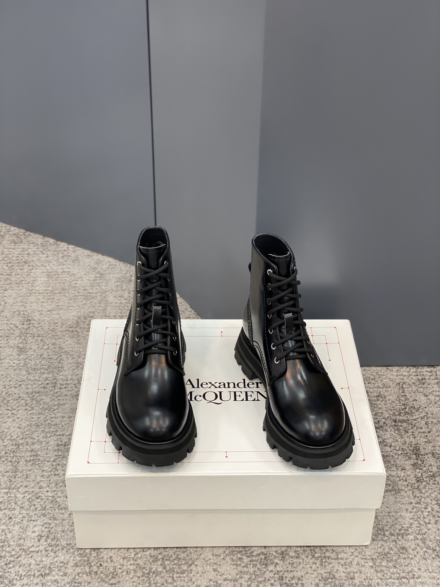A1exa*der m*q*en boots