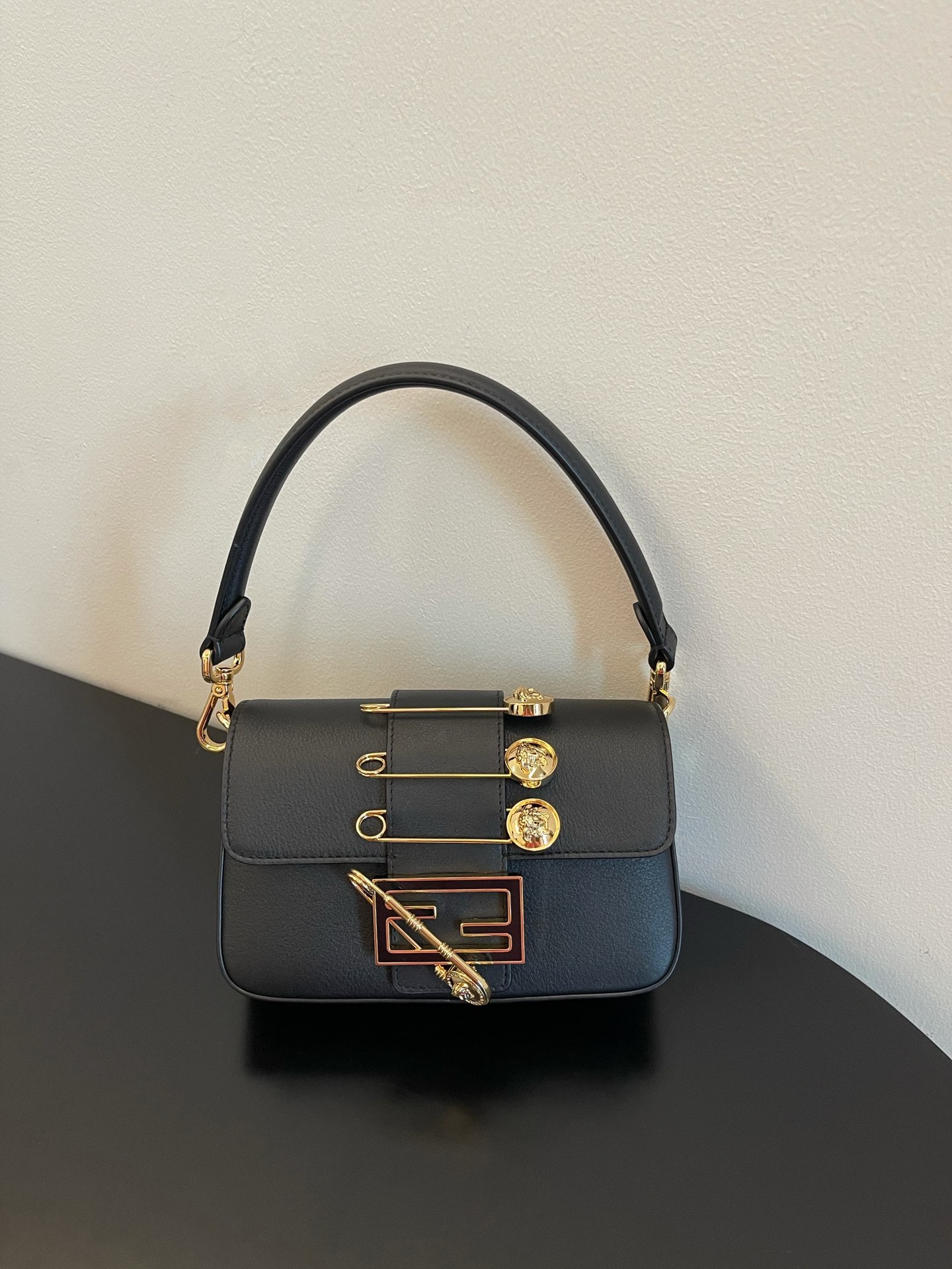 F**di small baguette bag-20x15x9cm