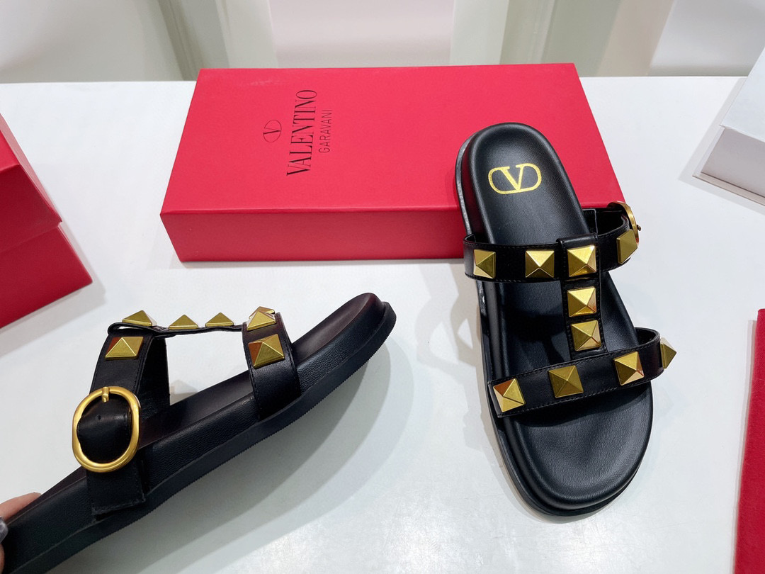 Va1e*ntin0 sandals