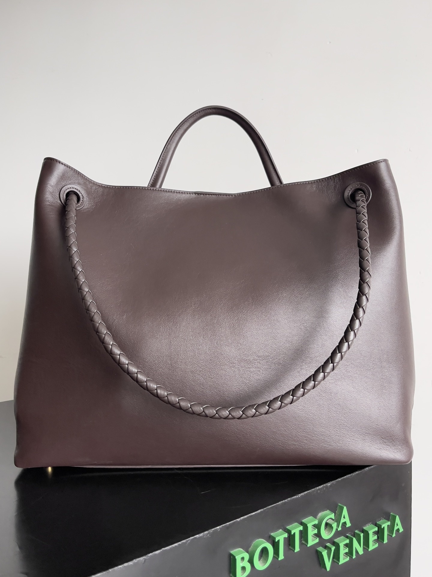 b0tt*ga Ven*ta andiamo bag-42*35*18cm