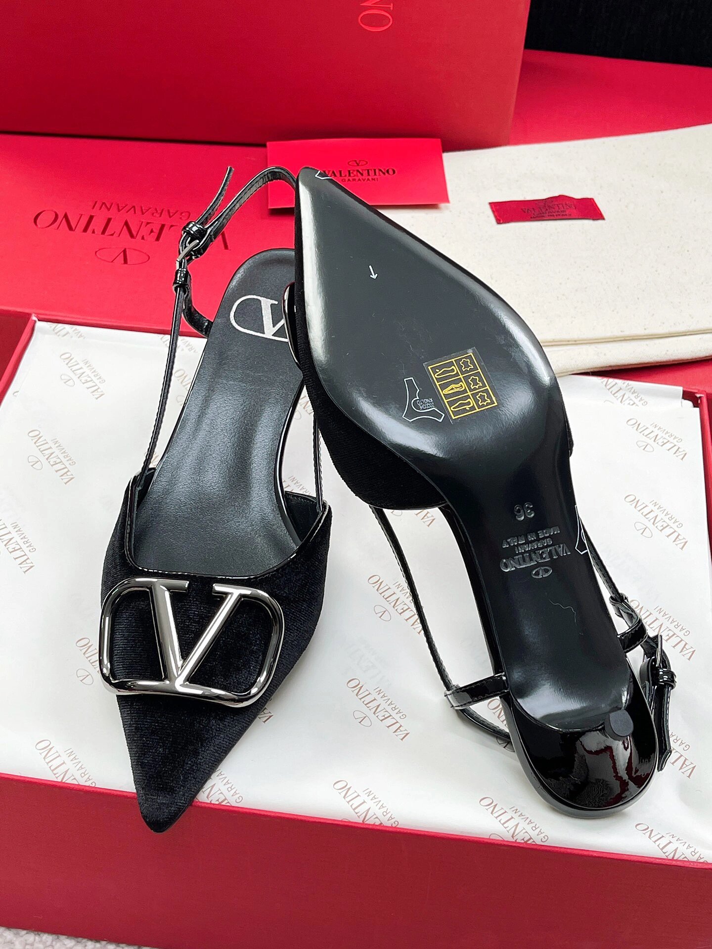 Va1e*ntin0 heels