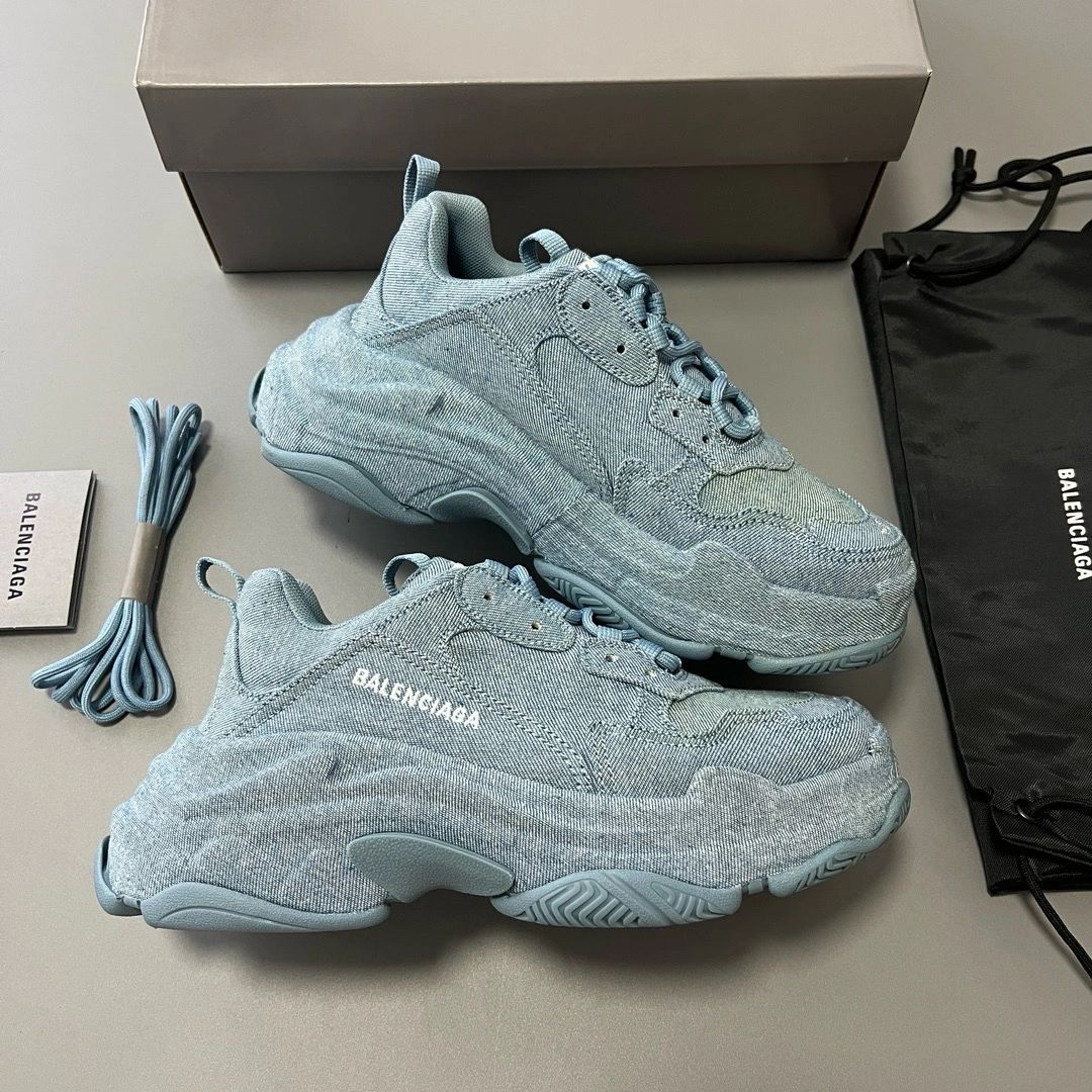 Ba*len*cia*ga triple s