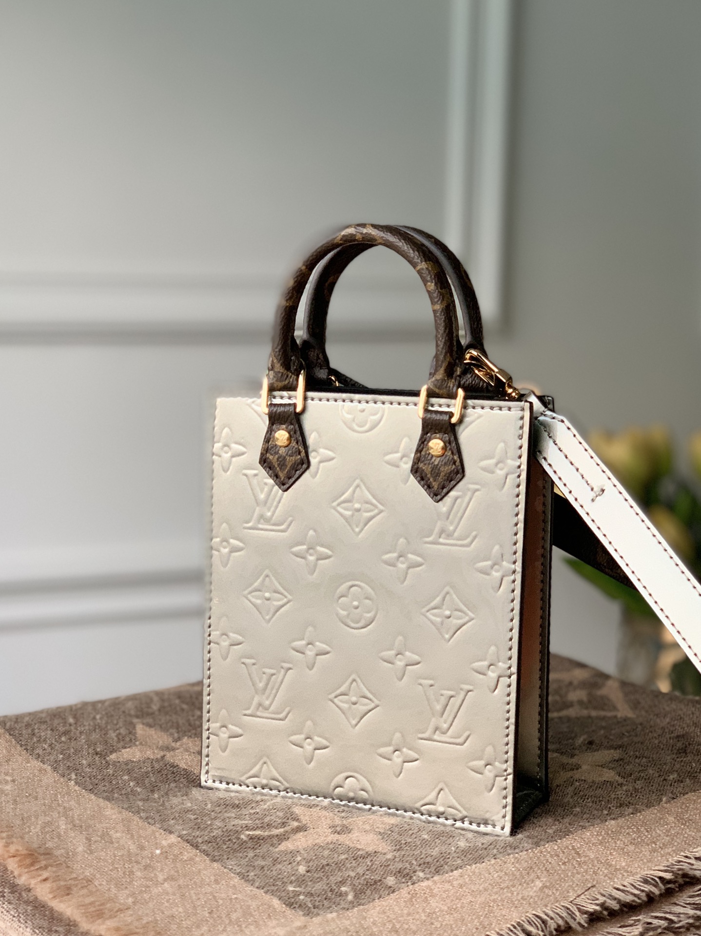 l0*is V*t0n petie sac plat tote-17*14*5.5cm