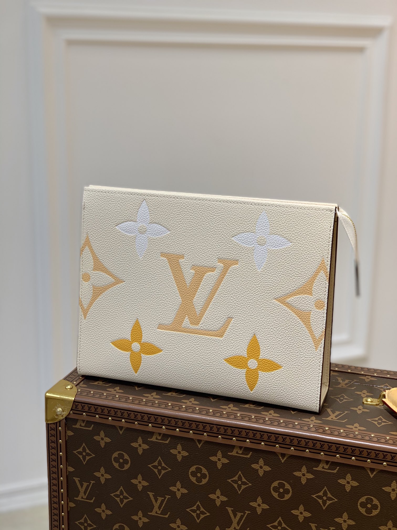 l0*is V*t0n toiletry pouch 26-26*20*5cm