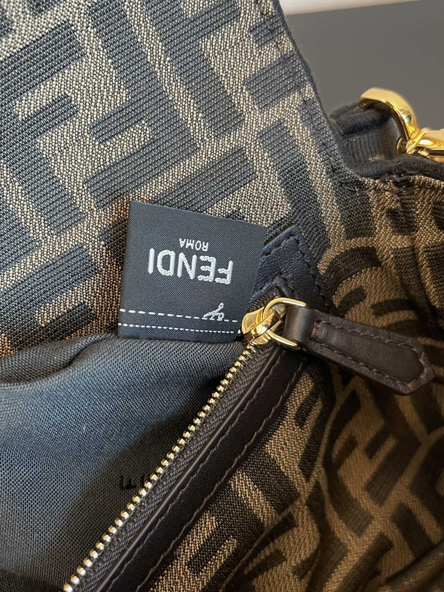 F**di baguette bag-26x14x4cm
