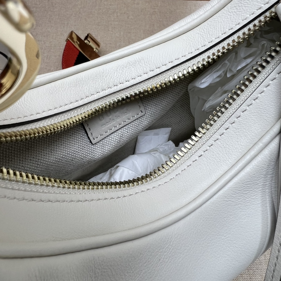 G*u*i attache small shoulder bag-23*22*5cm