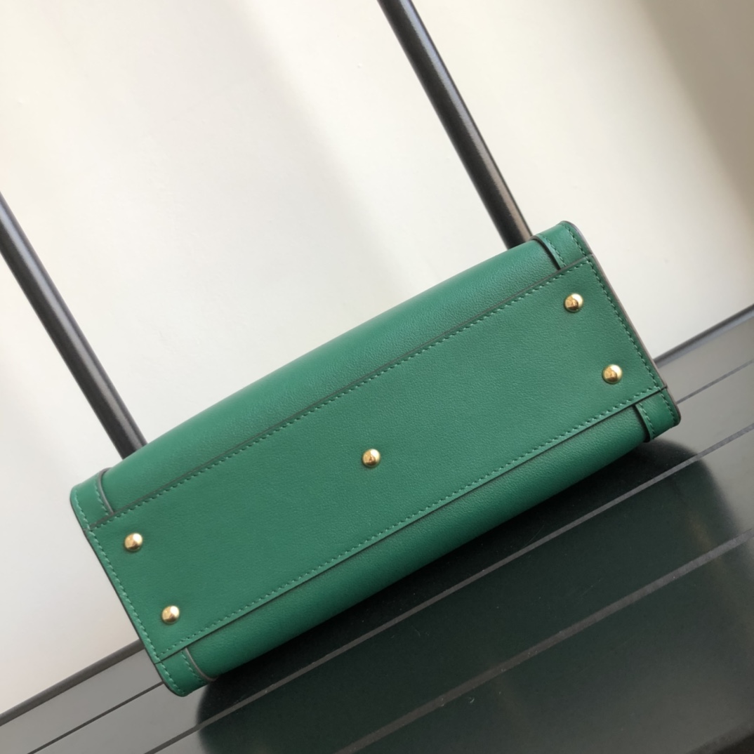 G*u*i diana top handbags