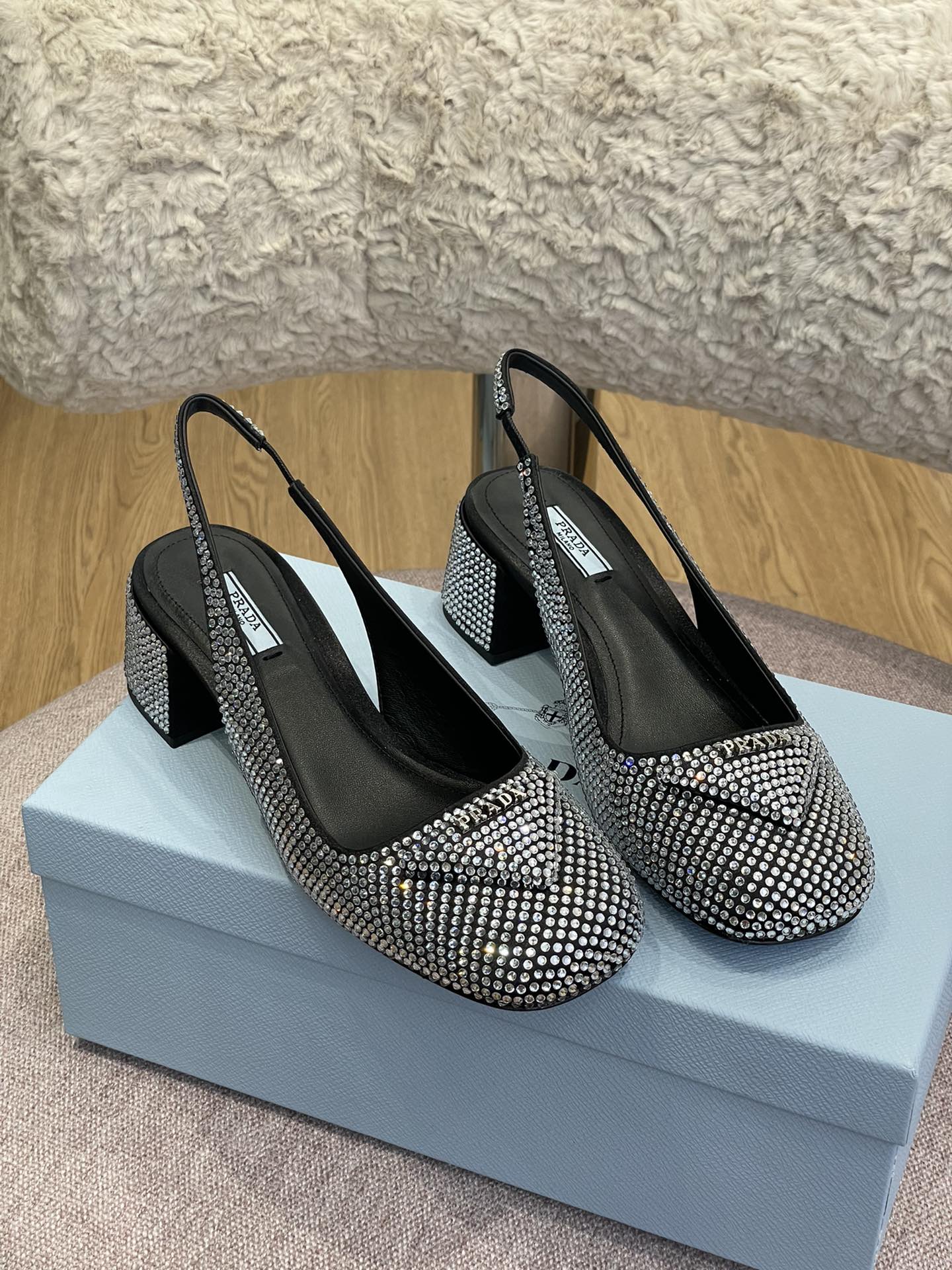 Pra*a heels 2022ss