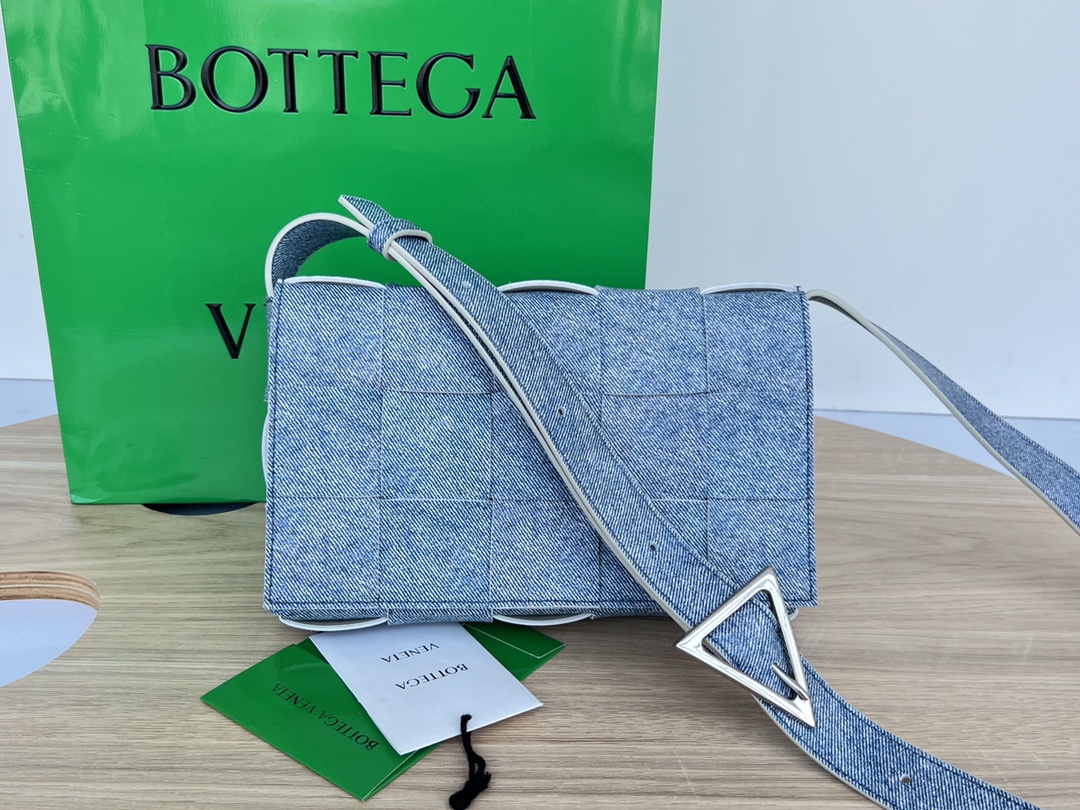 b0tte*a Ven*ta cassette bag-23x15x6cm