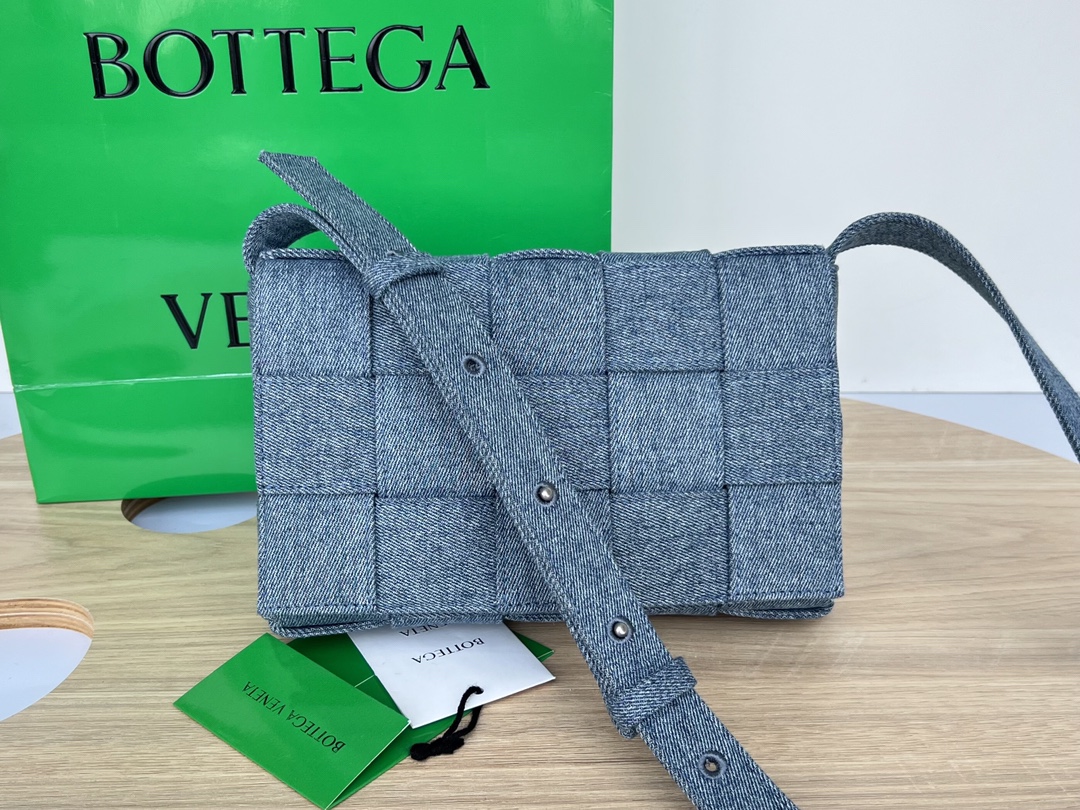 b0tte*a Ven*ta cassette bag-23x15x6cm