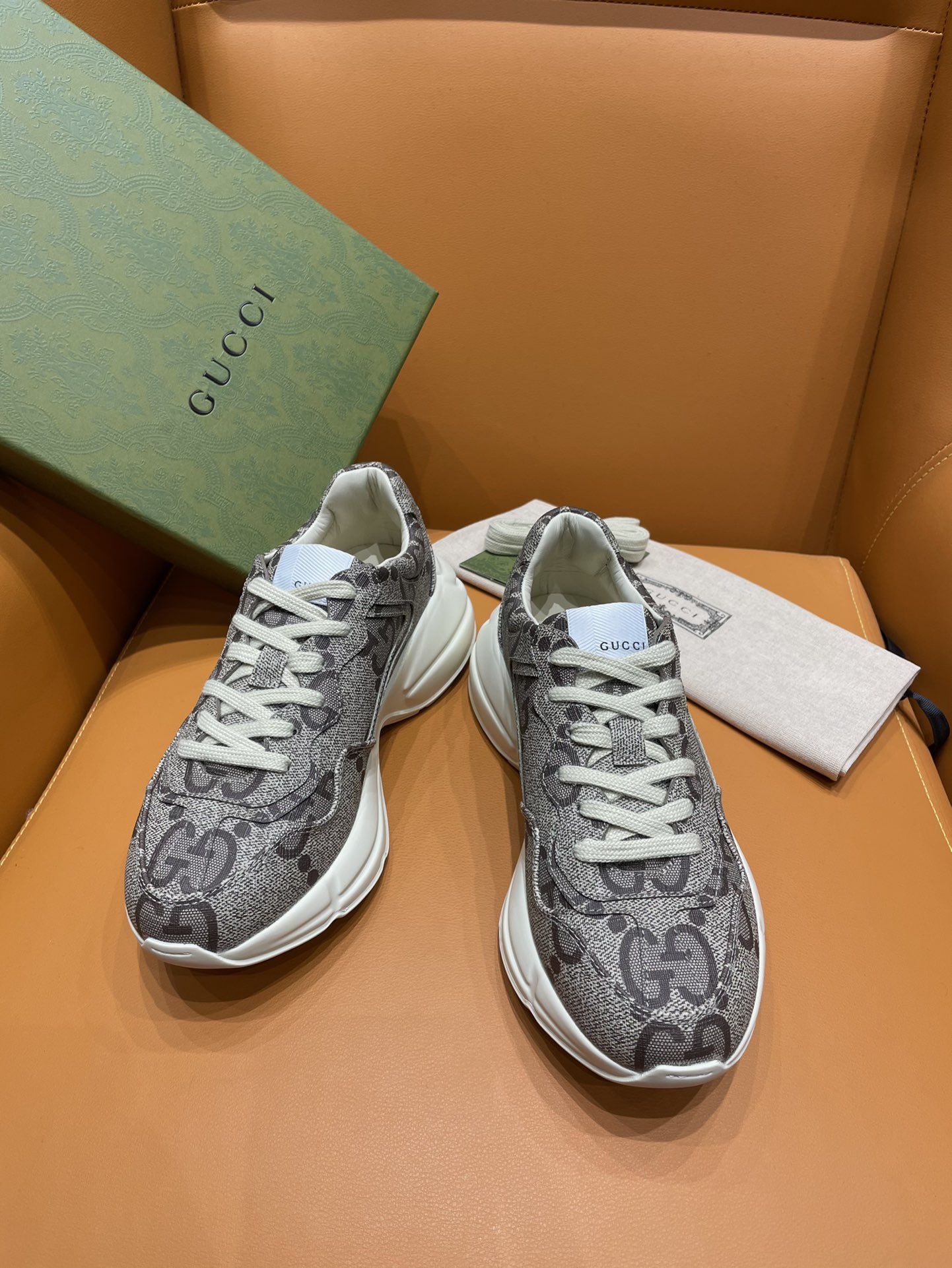 G*u*i rhyton leather sneaker