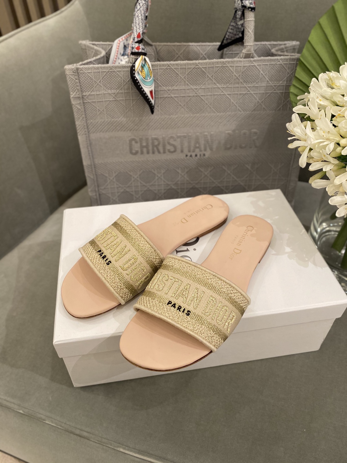 D*or slippers