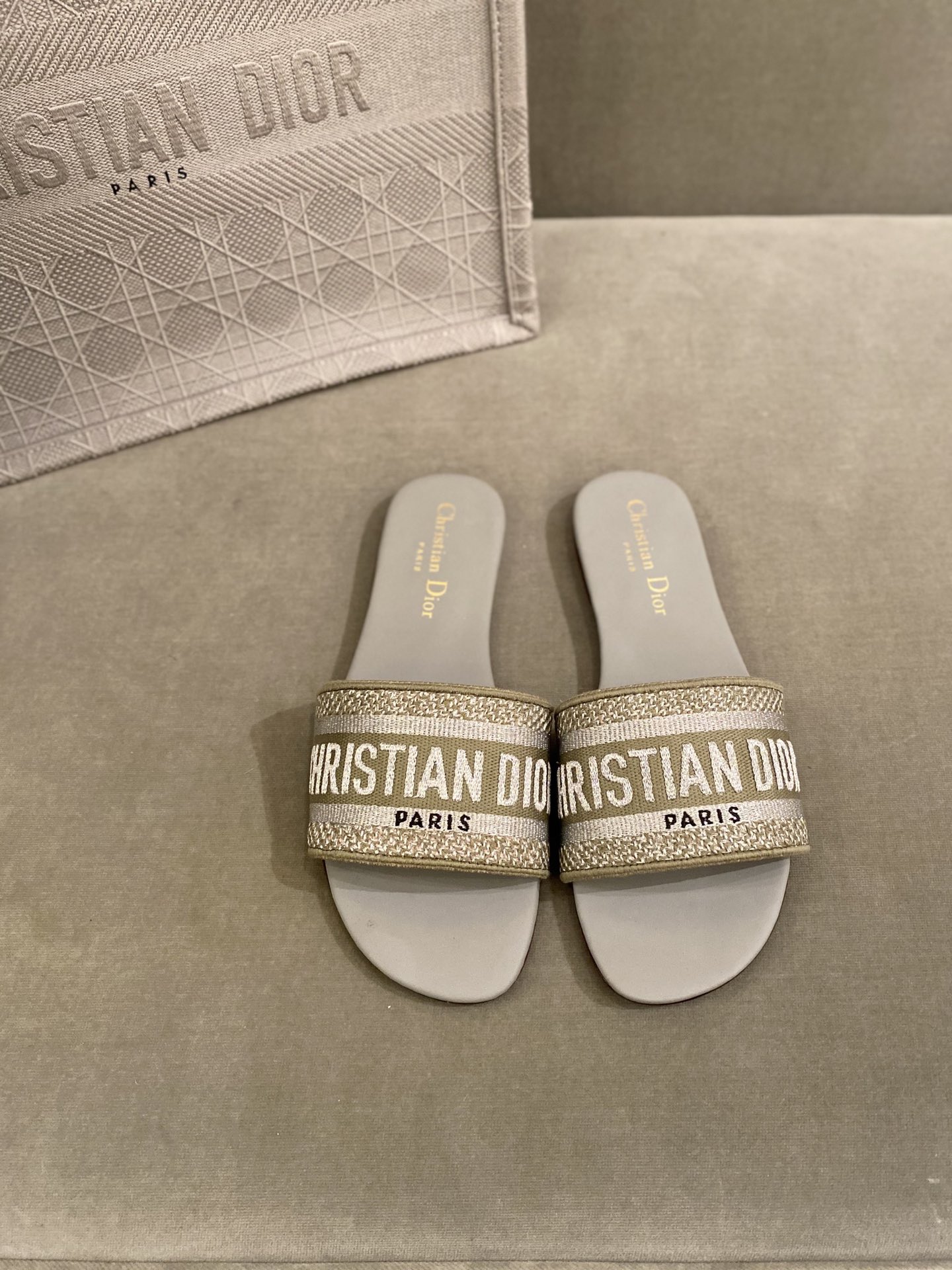 D*or slippers