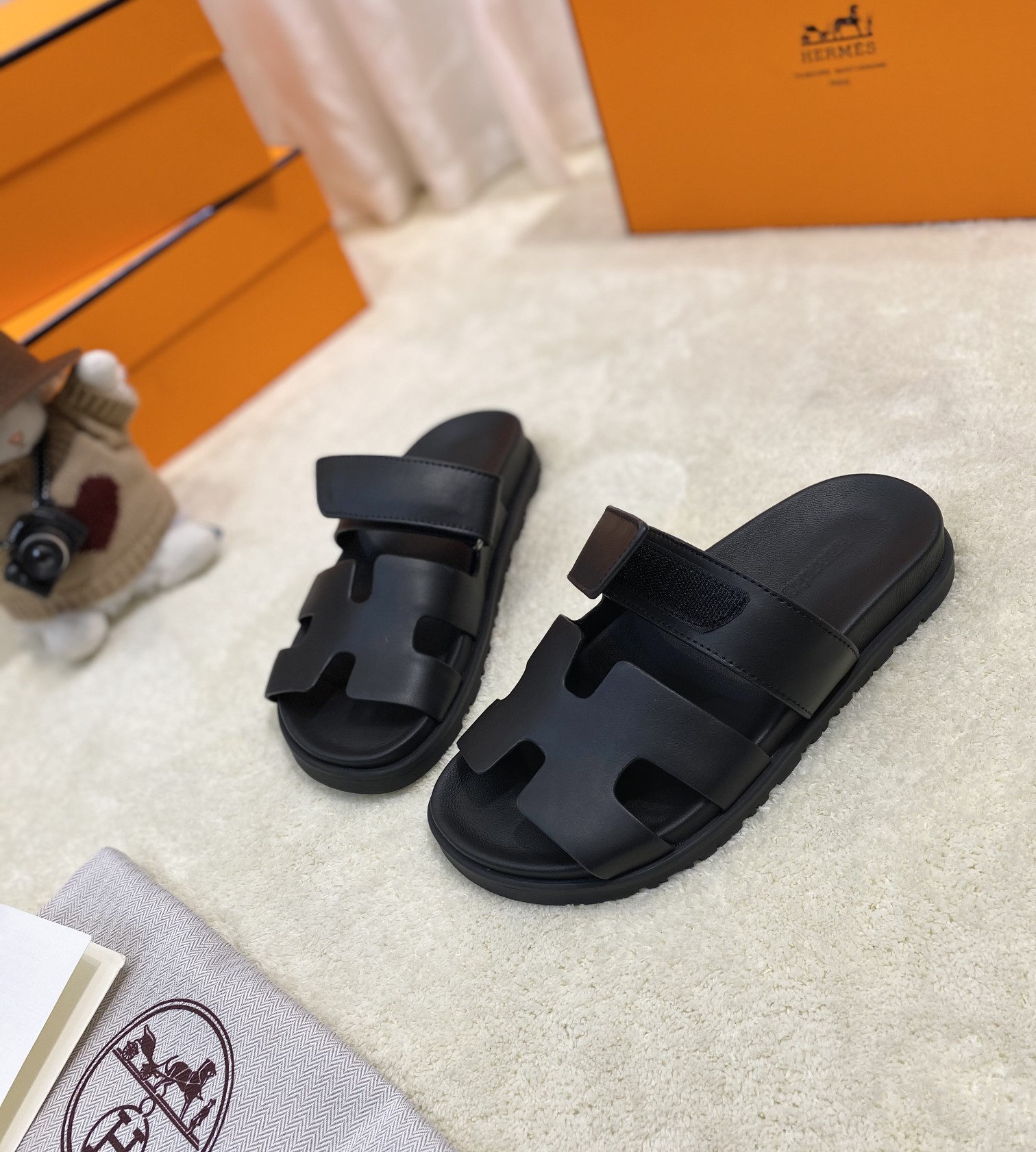 H**mes sandals