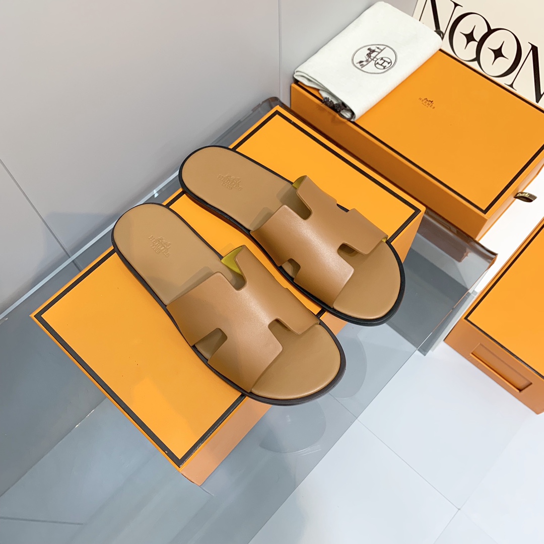 H**mes sandals