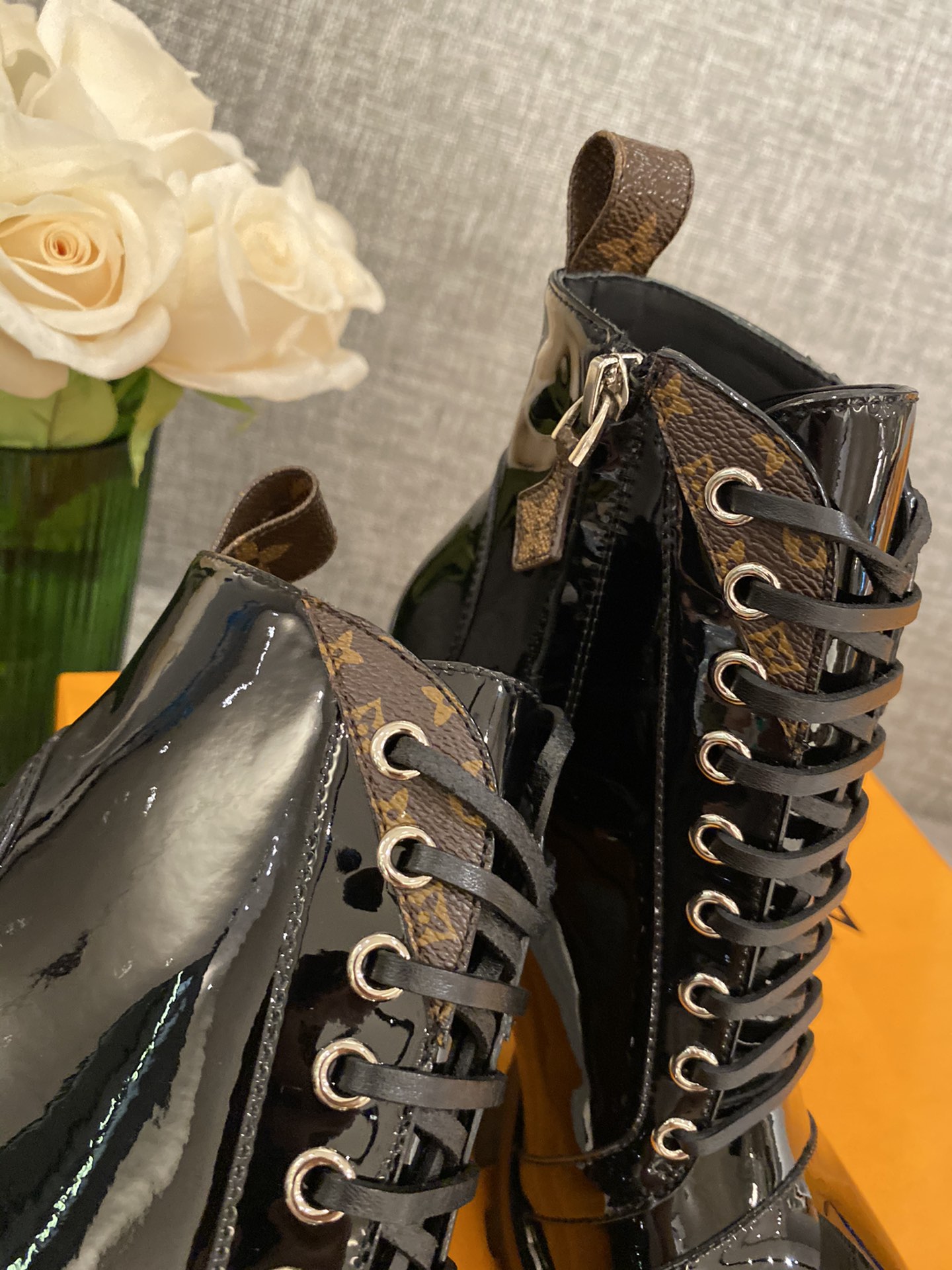 l0*is V*t0n boots