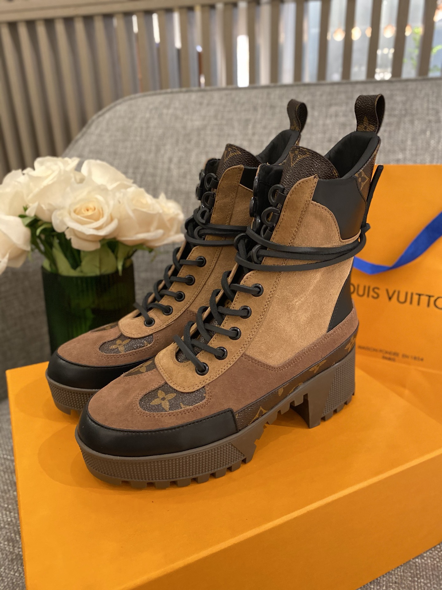 l0*is V*t0n boots