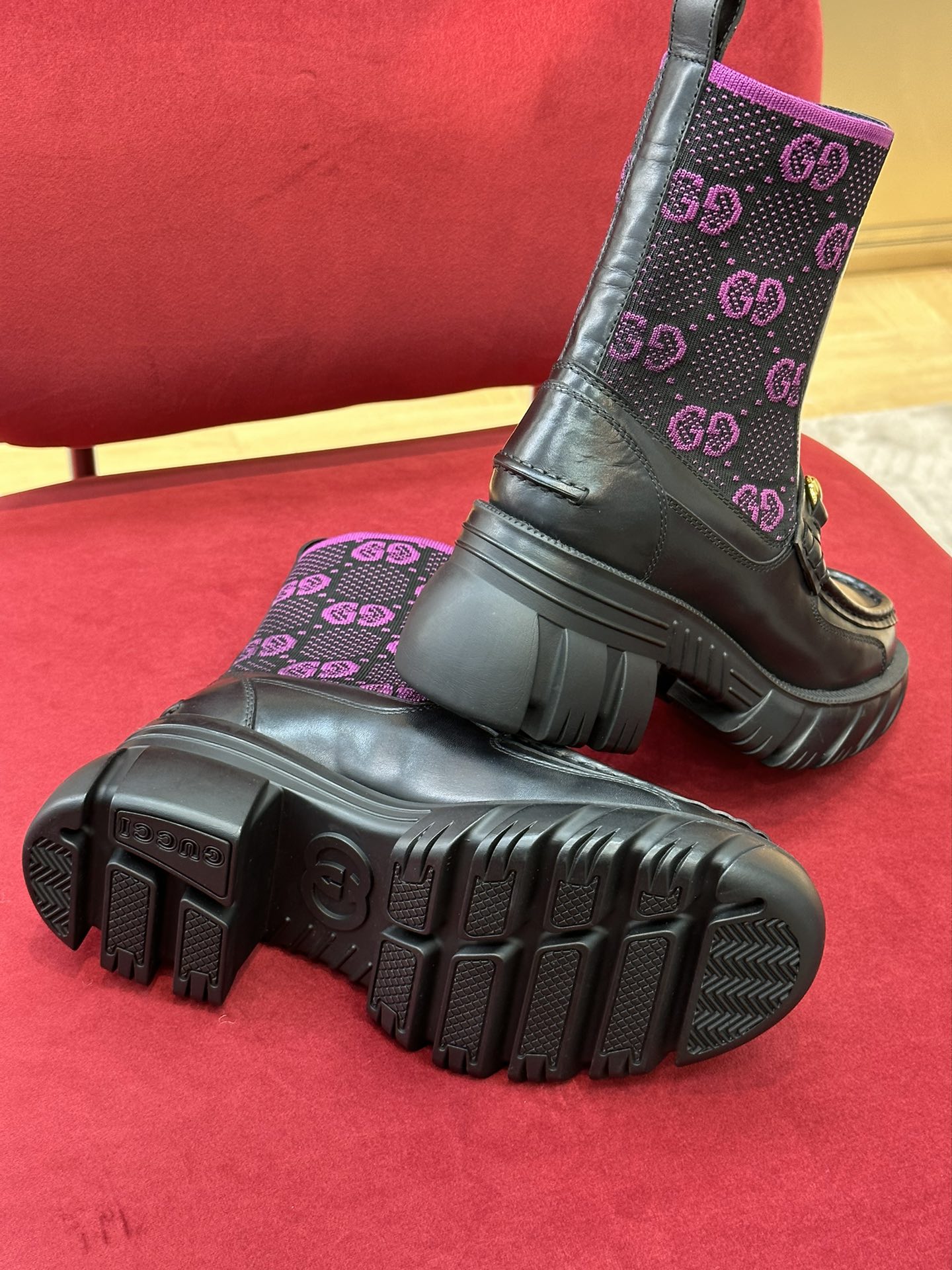 G*u*i boots