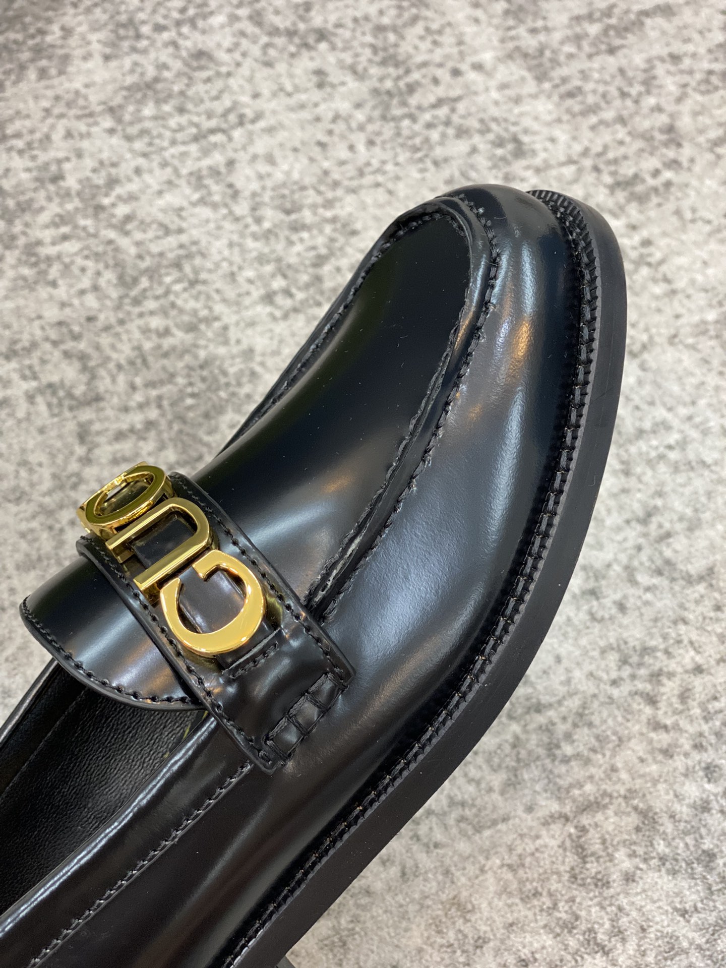 G*u*i loafers