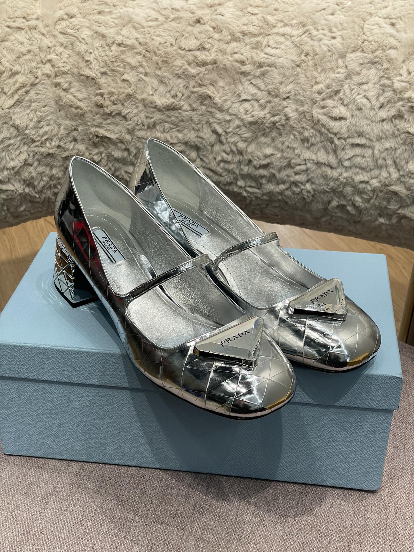 Pra*a heels 2022ss