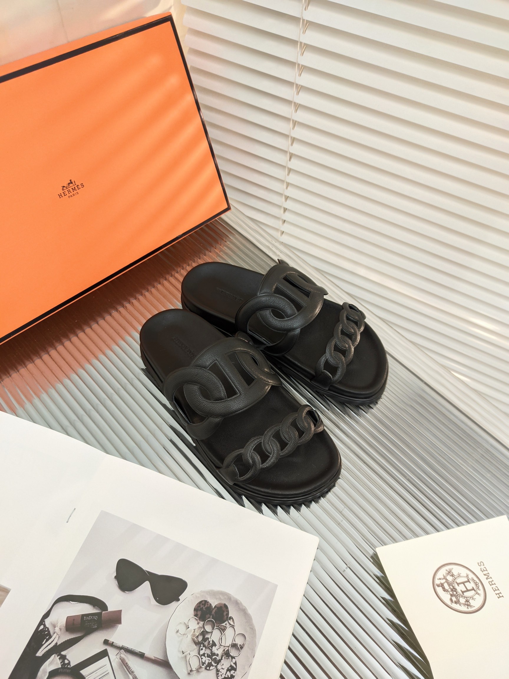 H**mes sandals