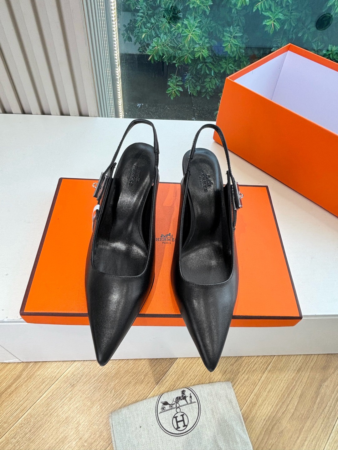 H**me5 heels