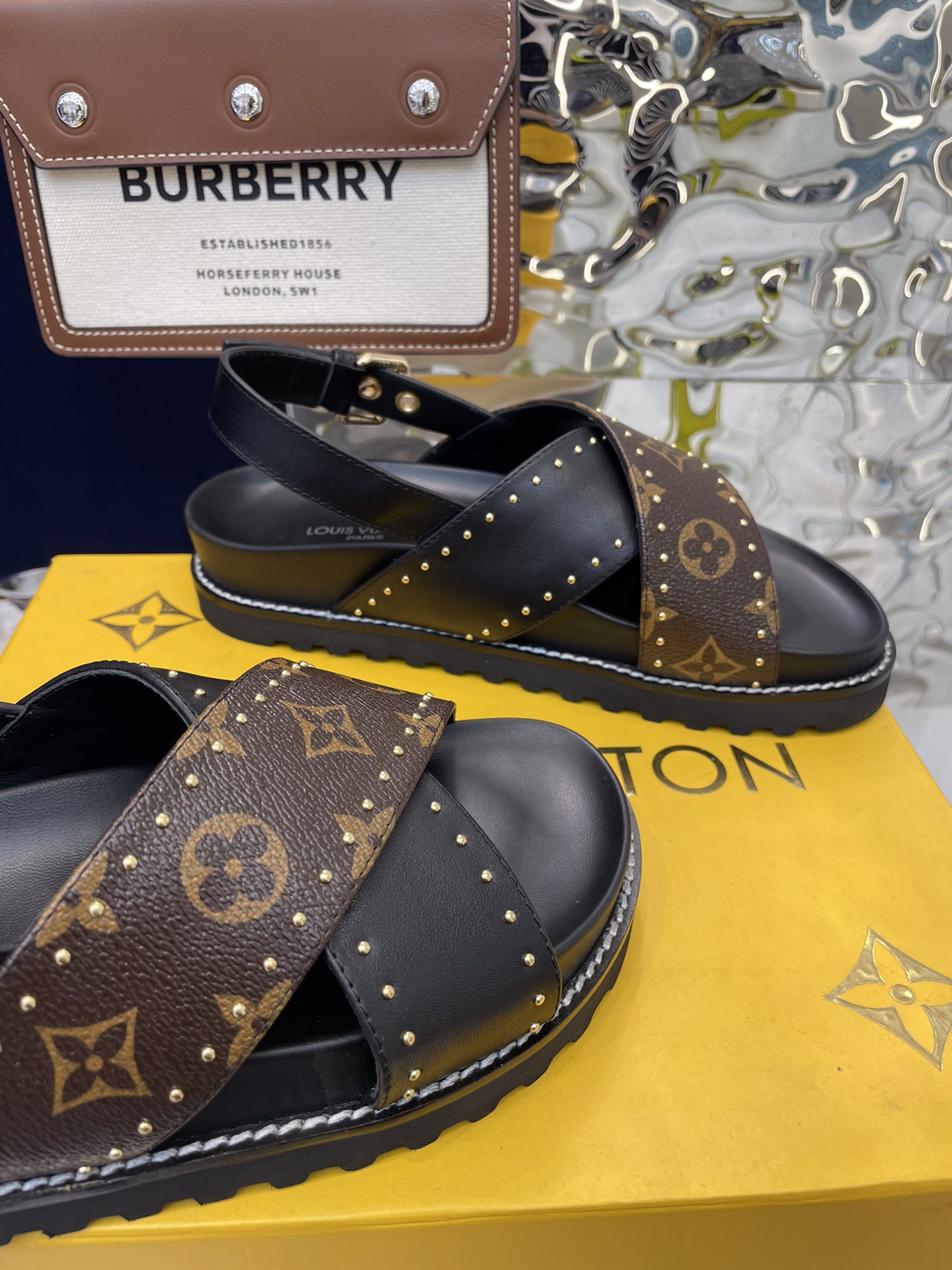 l0*is V*t0n sandals