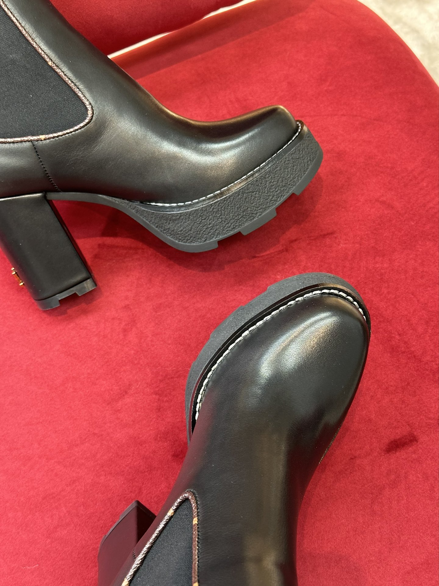 l0*is V*t0n boots