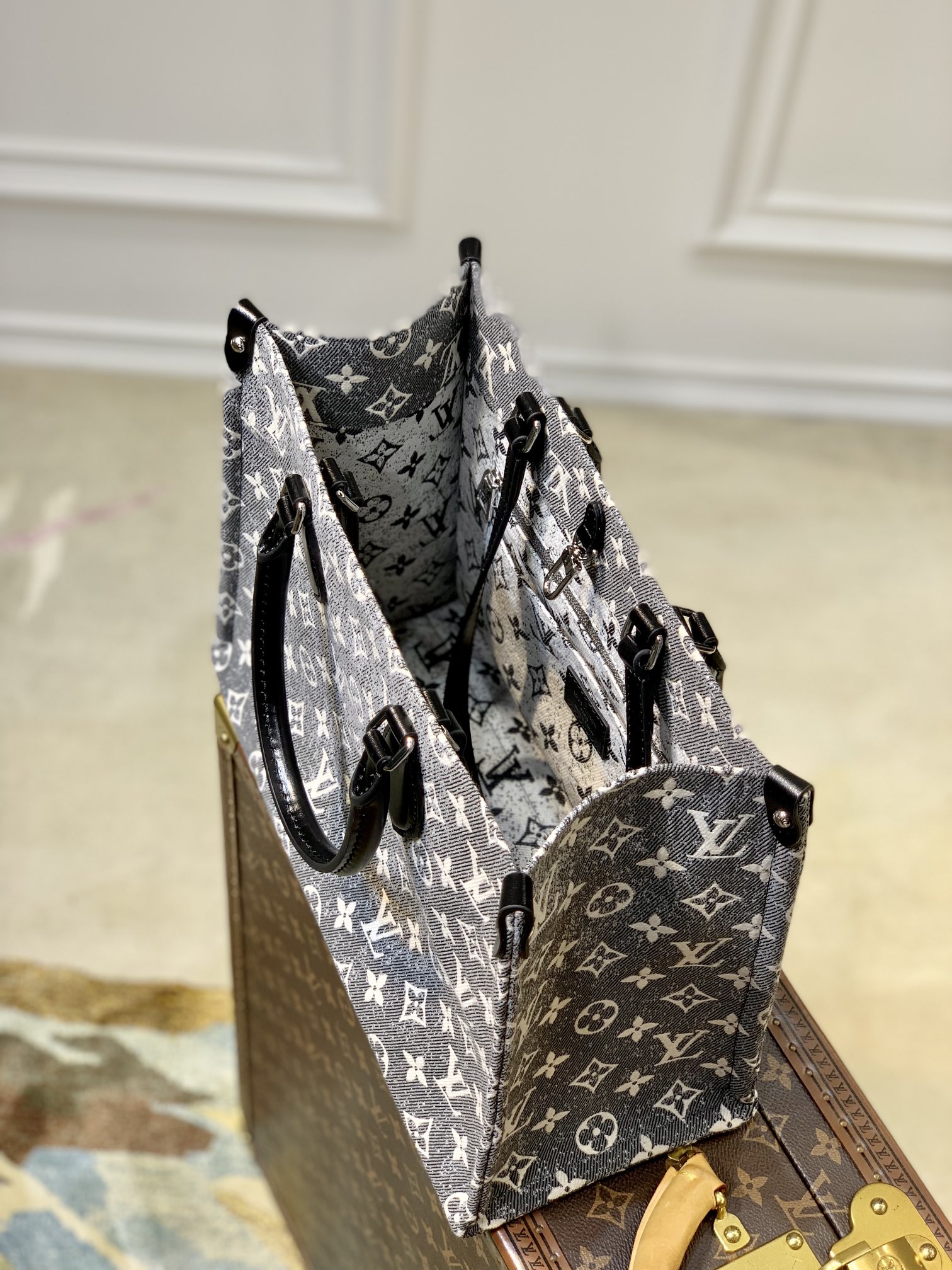 l0*is V*t0n onthego handbag-35*27*14cm