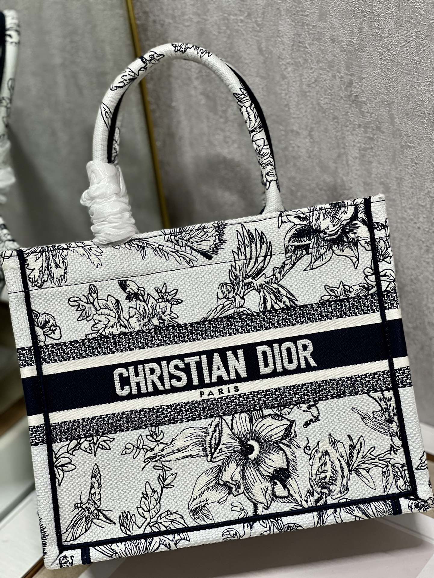 D*or small book tote-26*8*22cm