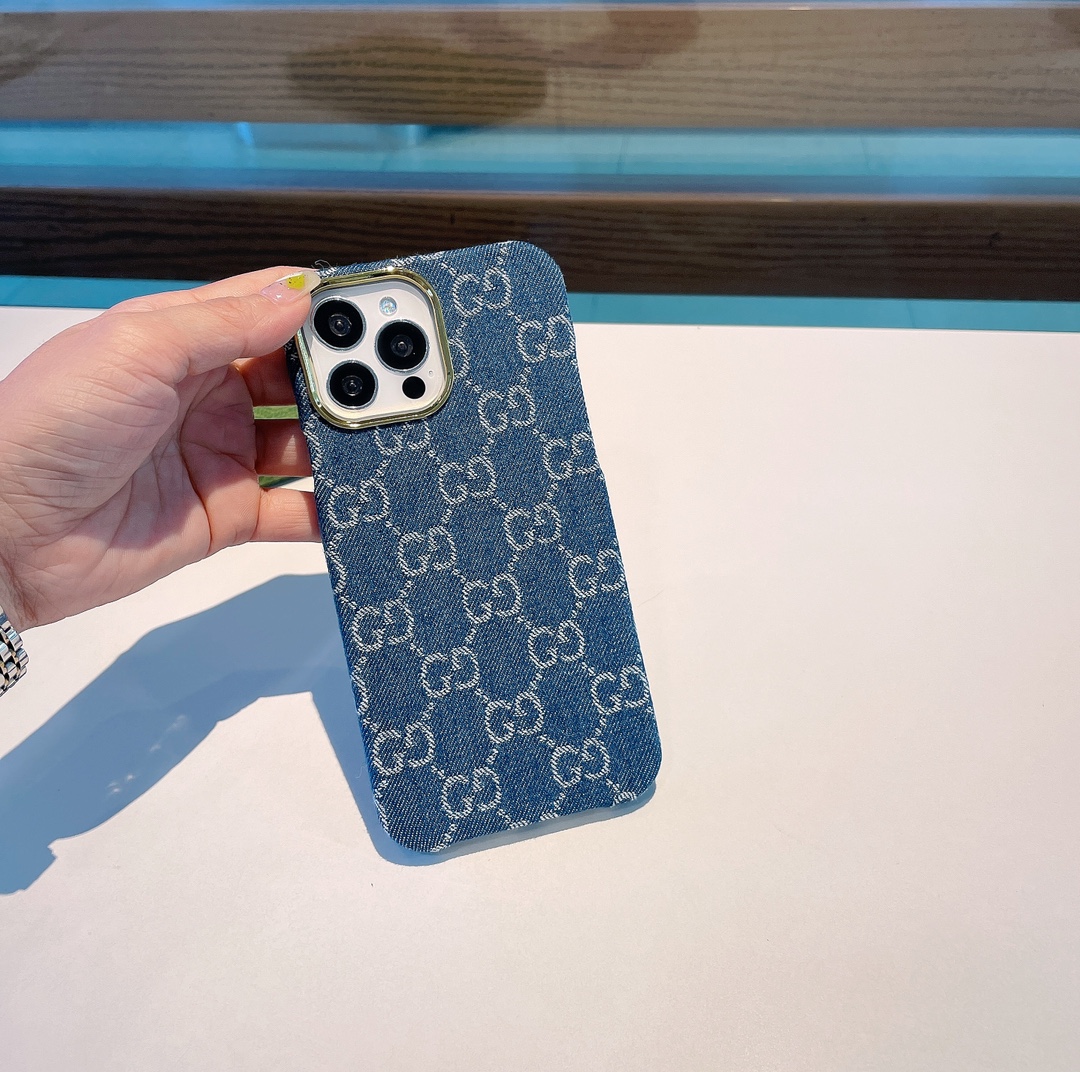 G*u*i phone case