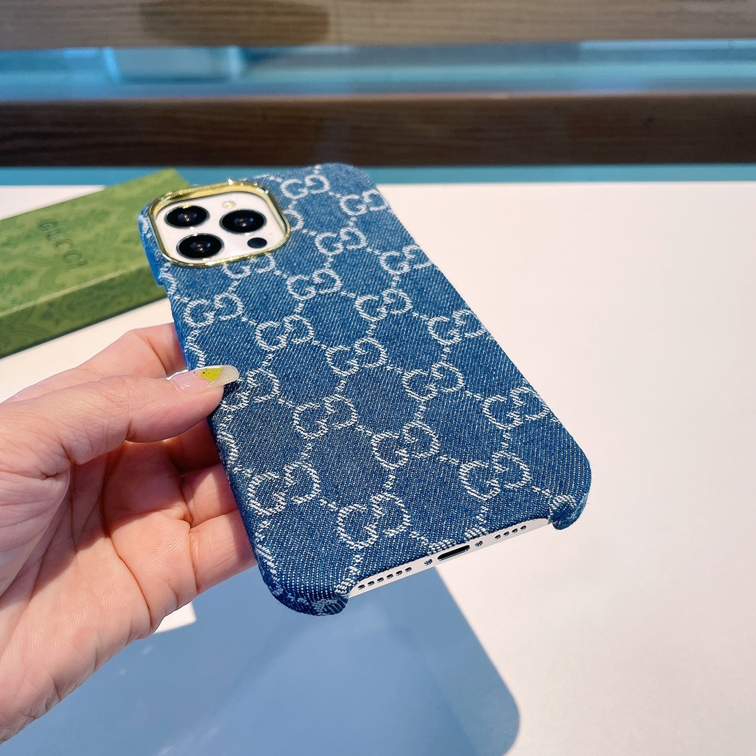 G*u*i phone case