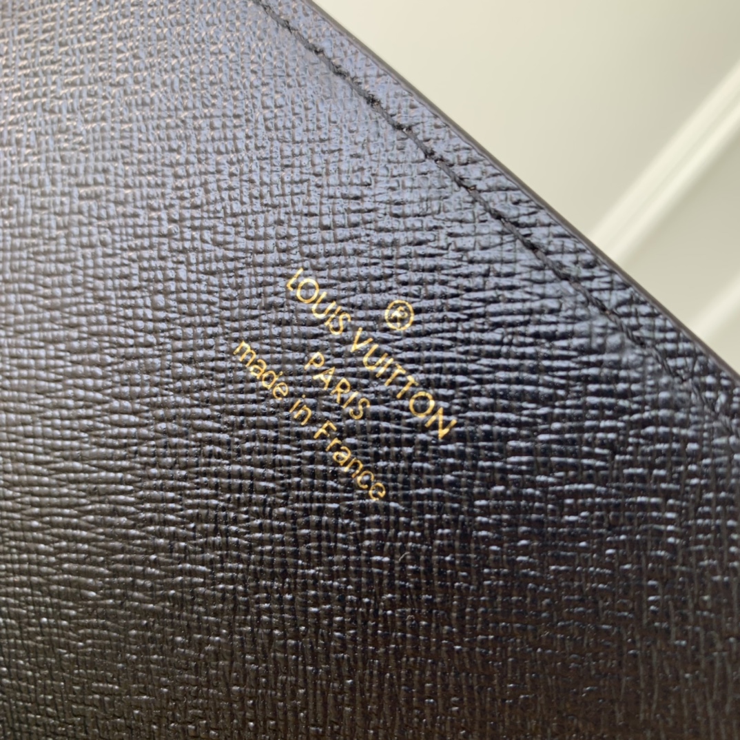 l0*is V*t0n book chain wallet-20 x 14 x 4cm
