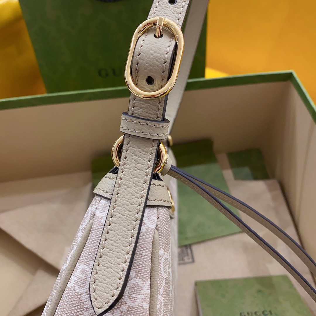 G*u*i chain bag-25*15*6cm