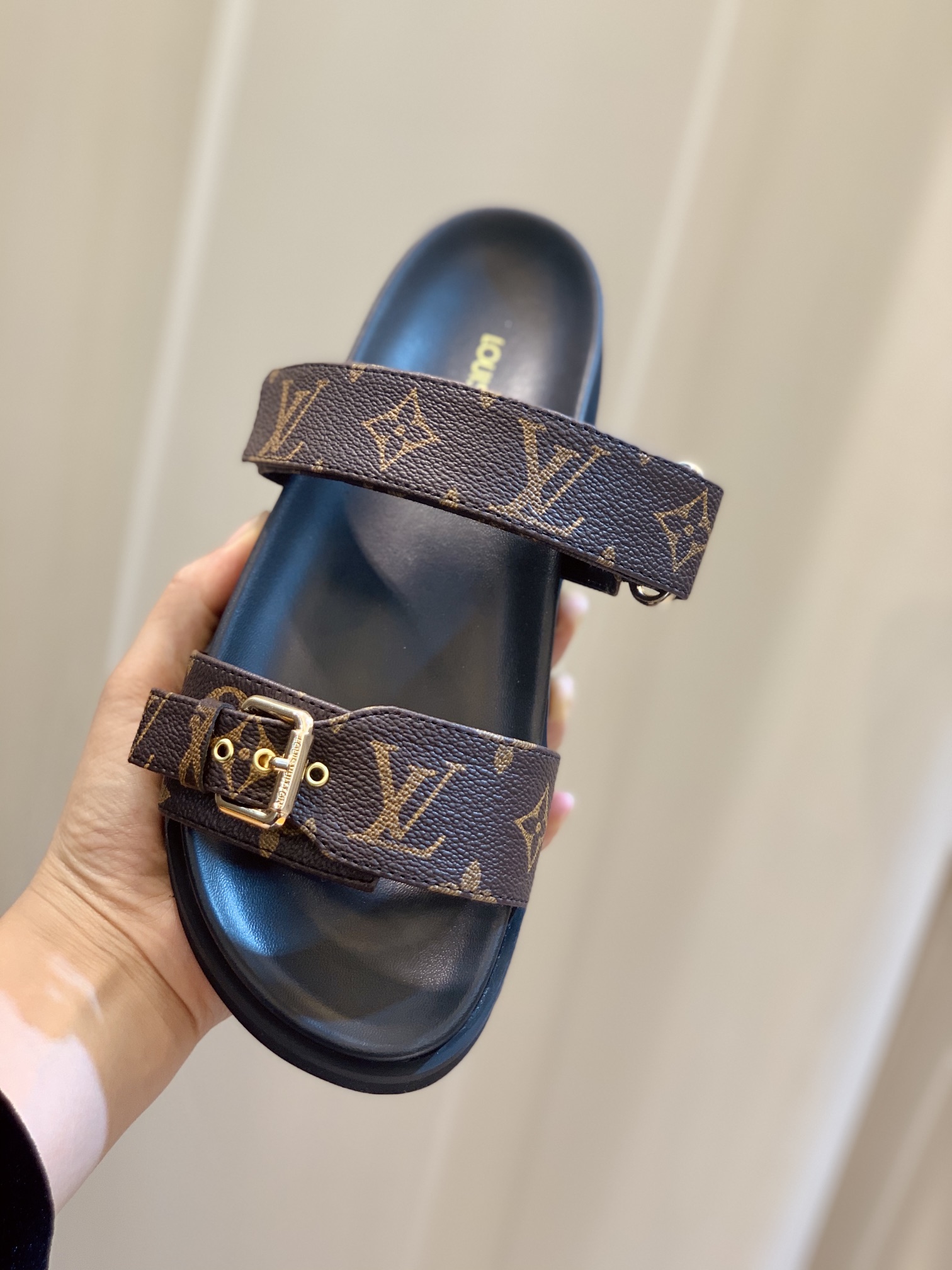 l0*is V*t0n sandals