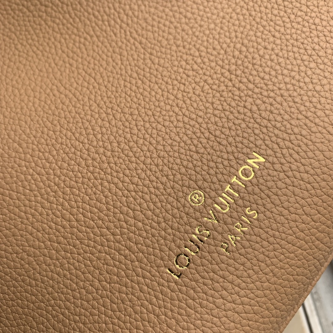 l0*is V*t0n on my side tote bag-25*20*12cm
